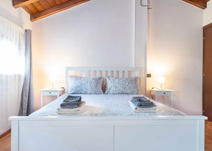 Semesterbostad Il Falco *